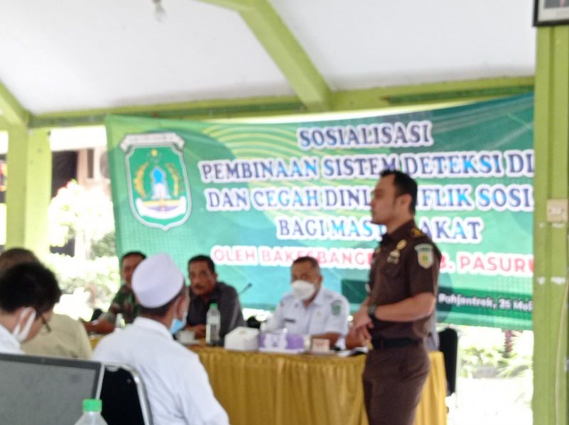 Jemmy, Kasi Intel Kejaksaan Negeri Kabupaten Pasuruan selaku nara sumber.