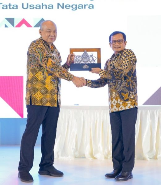 Penandatanganan perjanjian kerja sama tentang penanganan masalah hukum bidang perdata dan tata usaha negara di Hotel Fairmont, Jakarta, Kamis (23/6).