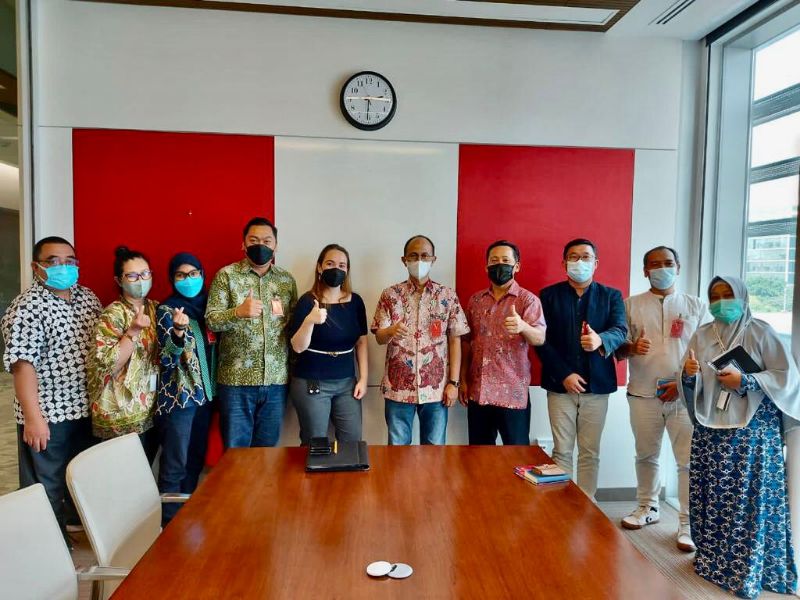 Adik Dwi Putranto, Ketua umum Kadin Jawa timur (tengah), saat pertemuan dengan Atase Pertanian Kedutaan Besar Amerika Serikat Jasmin Osinski