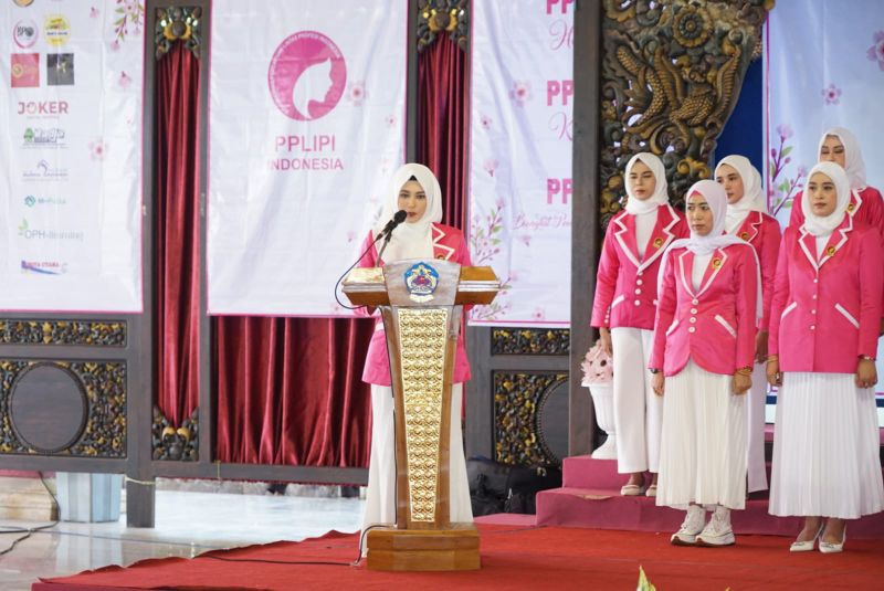 Cyntia Imron Amin saat membacakan ikrar pengurus DPC PPLIPI.