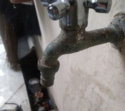 Air dari kran warga, tak keluar sama sekali.