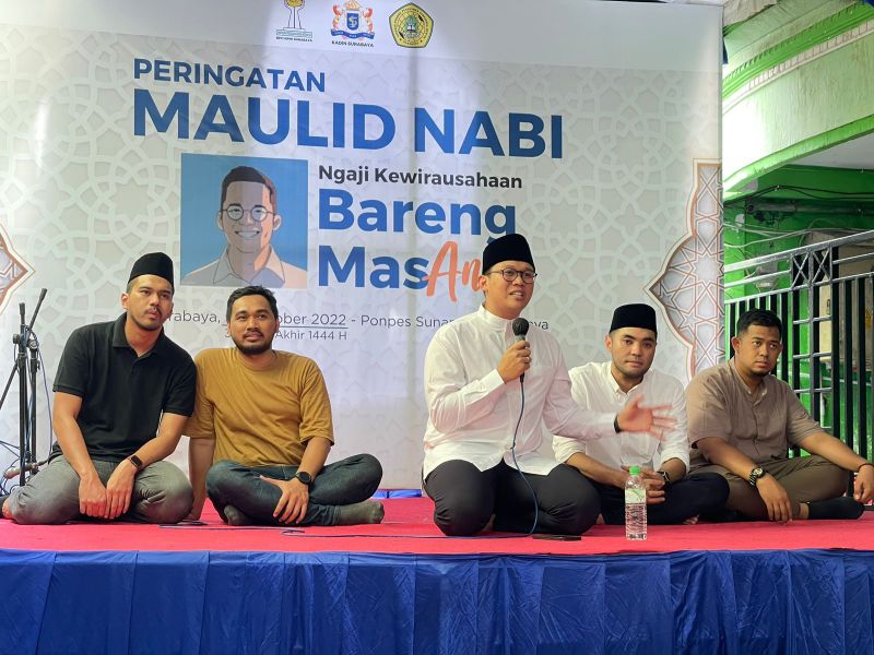 Memperingati Maulid Nabi Muhammad SAW 1444 Hijriah, digelar kegiatan bertajuk 'Ngaji Kewirausahaan Bareng Mas Andi' digelar di Pondok Pesantren Tahfidhul Quran (PPTQ) Sunan Ampel, Wonosari Tegal, Semampir, Surabaya pada Sabtu (29/10/2022). 