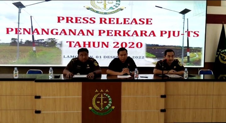 Kejaksaan Negeri Lamongan saat menggelar Press Release Kasus Dugaan Korupsi PJU dana hibah Dinas Perhubungan Provinsi Jawa Timur. SP/MUHAJIRIN KASRUN
