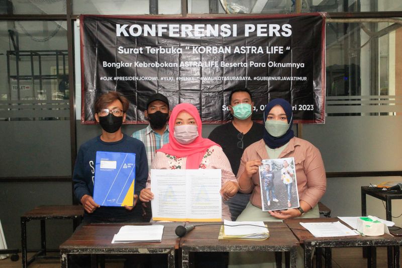 Konferensi pers yang digelar oleh nasabah Astra Life, Jumat (6/1/2023). FotoSp/Ariandi