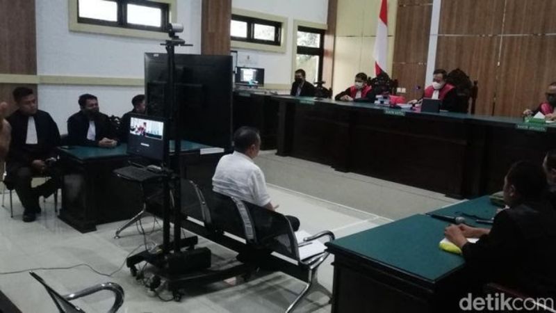 Sidang tingkat pertama kasus tambang ilegal di Pengadilan Negeri Bangil.