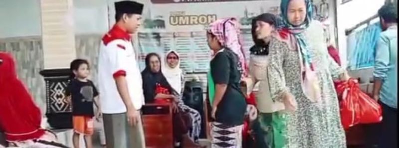 Taruna Merah Putih saluran sembako pada warga Pulau Mandangin.