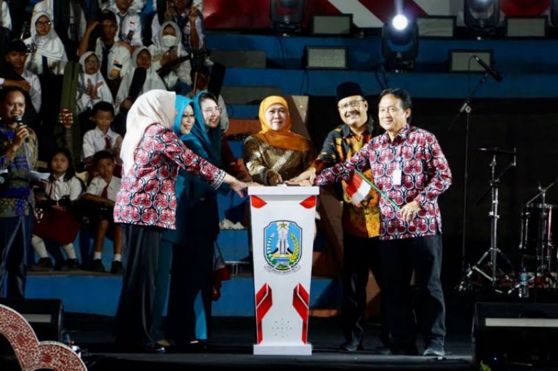 Gubernur Jawa Timur Khofifah dan Walikota Pasuruan Saifullah Yusuf saat peringatan Harganas Ke-30 Provinsi Jawa Timur. Peringatan Yang Dilaksanakan Di GOR Kota Pasuruan.