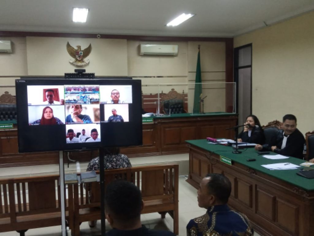 Suasana sidang Jumat (13/10) di Pengadilan Tipikor Surabaya.