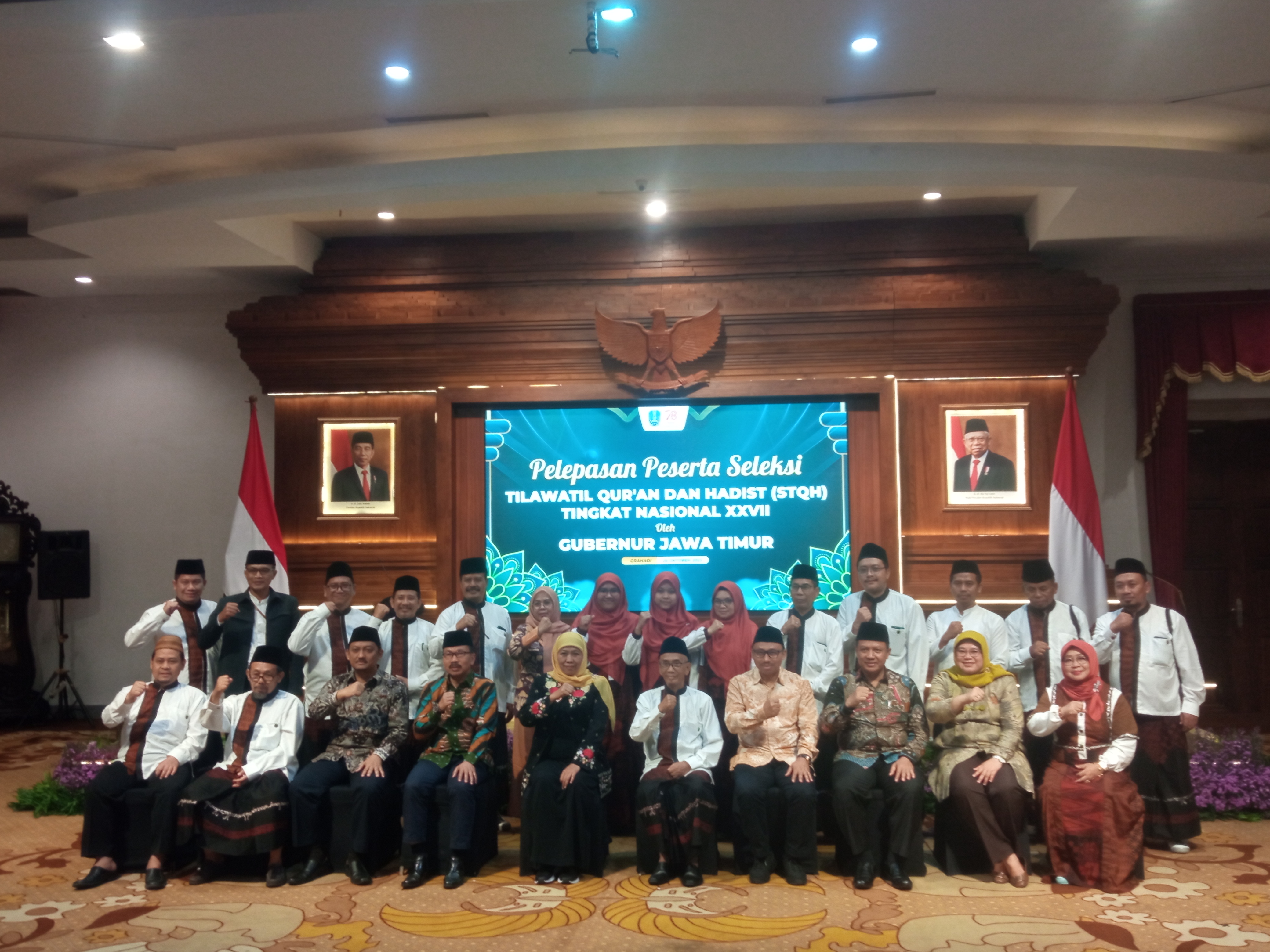 Gubernur Khofifah melepas rombongan Seleksi Tilawatil Qur'an dan Hadist (STQH) Tingkat Nasional XXVII yang akan bertanding di Jambi.SP/Aini