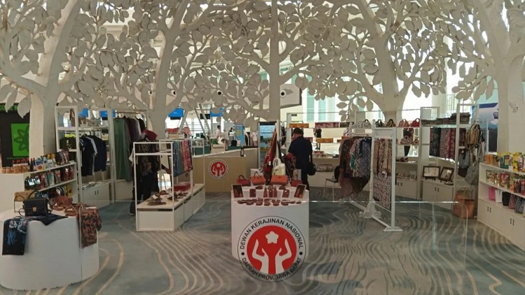 Salah satu toko di Bandara Kertajati, Majalengka, Jawa Barat, Minggu (29/10/2023)