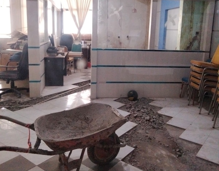 Progres rehab gedung dinkes Sidoarjo terlihat berjalan baik dan segera rampung. SP/ Hikmah