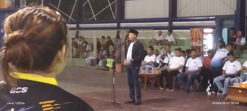 Wakil Bupati Sampang H. Abdullah Hidayat membuka Turnamen Bupati Cup Tahun 2023 Cabang Olahraga Bola Voli pada Jum’at (1/12/2023).