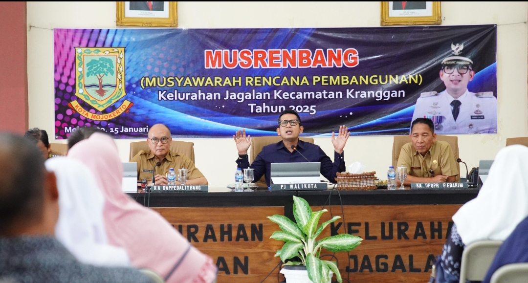 Pj Wali Kota Ali Kuncoro saat melaksanakam roadshow Musrenbang tingkat kelurahan.