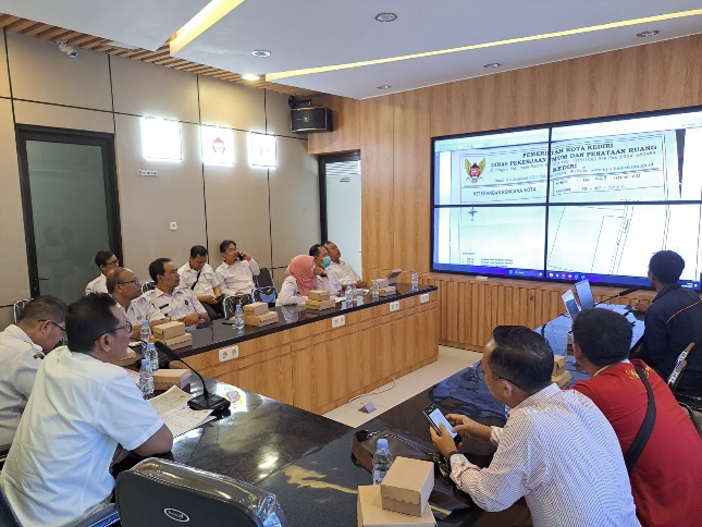 Tim DPKP Kota Kediri saat melakukan koordinasi