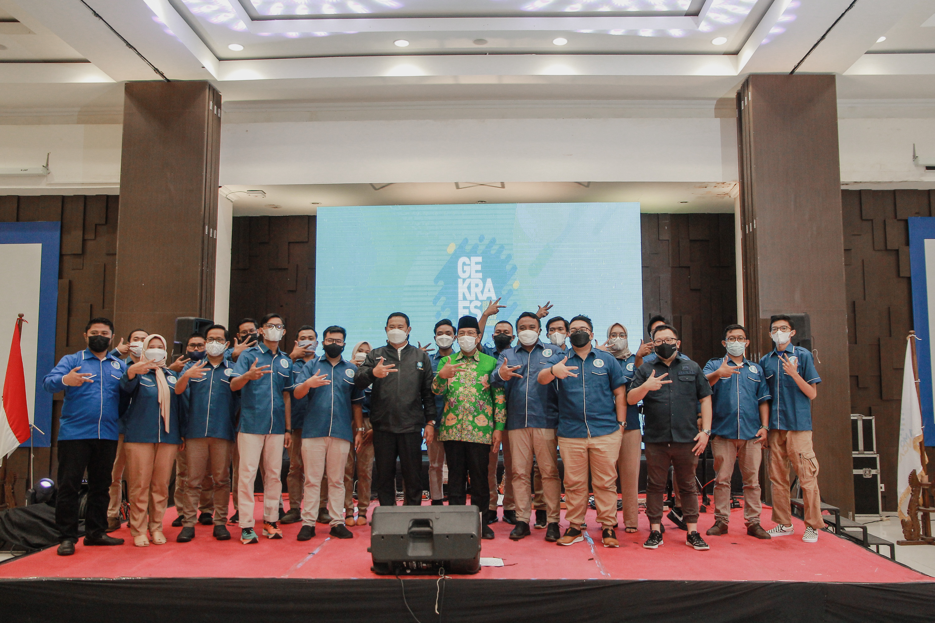 Usai dikukuhkan, Pengurus Gekrafs Lamongan berpose bersama Bupati dan Wabup 

FOTO:SP/MUHAJIRIN KASRUN