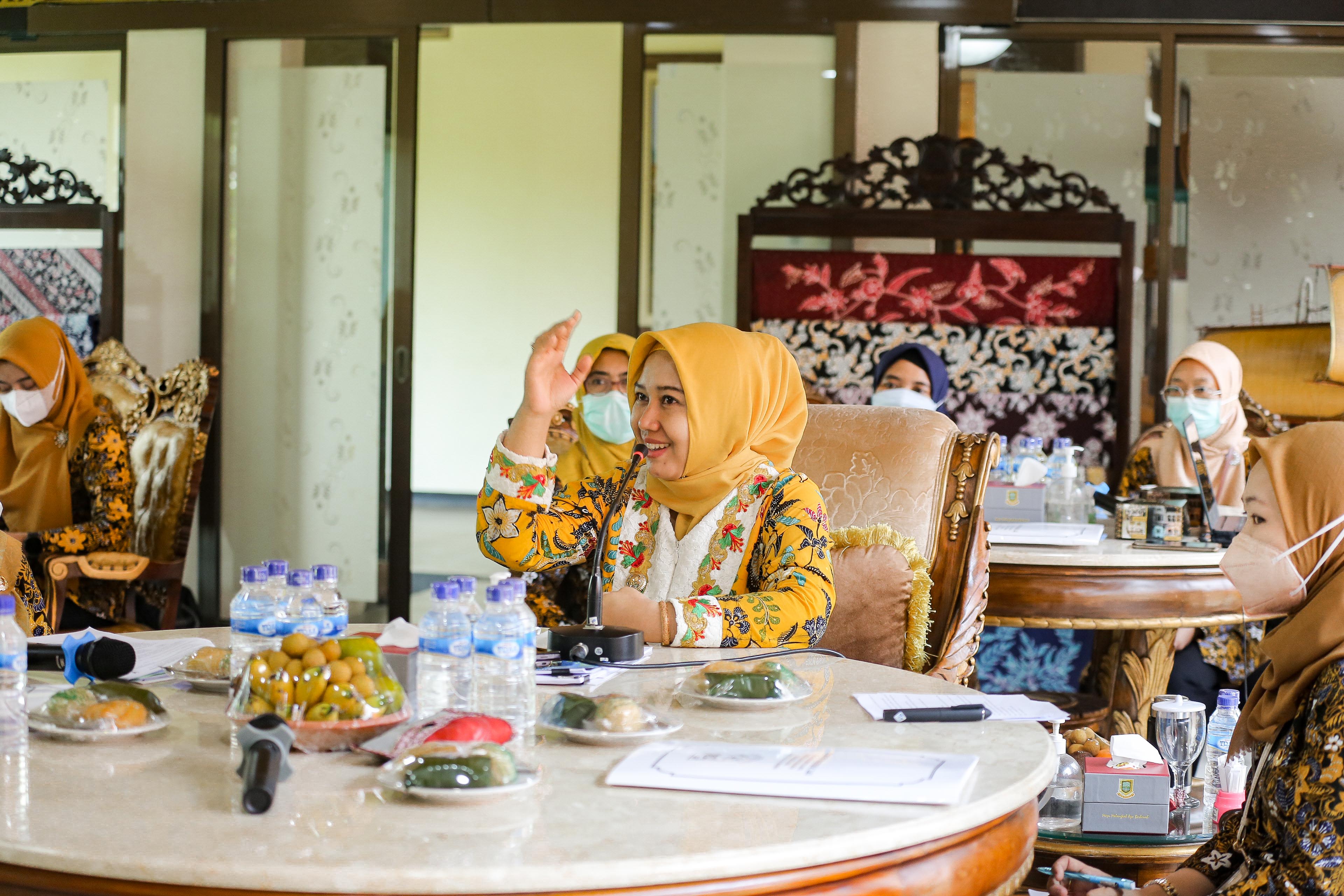 Wali Kota didampingi Kadinkes p2kb membahas persiapan SIMOJO NEKAT maju seleksi nasional
