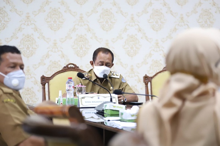  Wakil Wali Kota, Armuji gelar rapat koordinasi khusus kesiapan program Pemberlakuan Jaminan Kesehatan Semesta atau UHC, Selasa (30/3). SP/ALQ 