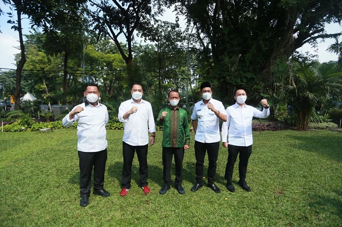 Kepala BKPM Bahlil Lahadalia bertemu dengan Kepala Daerah Surabaya Raya. SP/ALQ