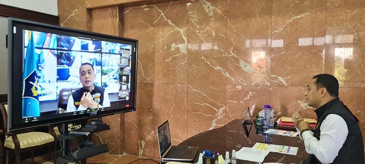 Wali Kota Surabaya, Eri Cahyadi saat Musrenbang secara luring dan daring. SP/Alqomar