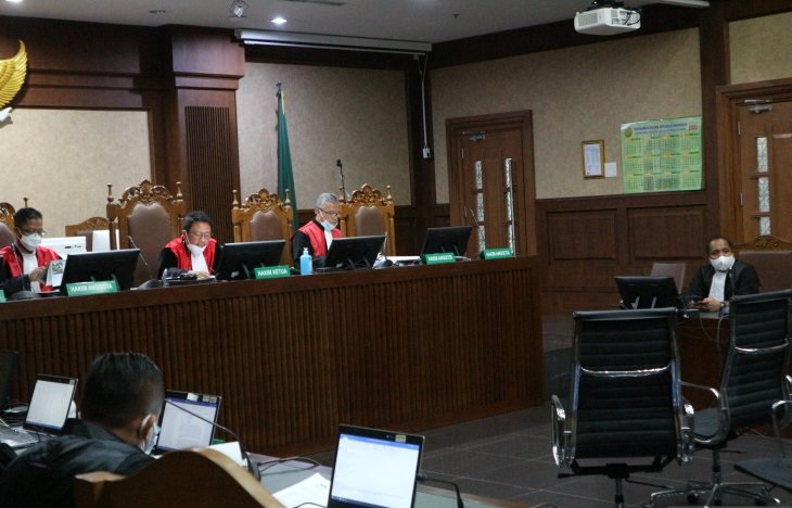 Suasana pembacaan vonis terhadap terdakwa Ardian Iskandar Maddanatja di pengadilan Tipikor Jakarta pada Rabu (5/5).