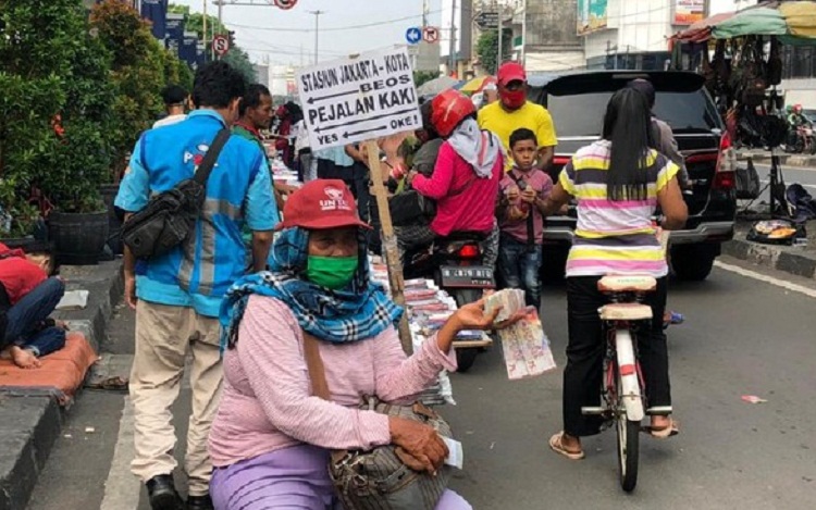 Para inang-inang di kawasan Kota Tua, Jakarta Barat. SP/ JKT