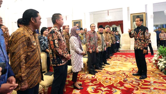 Presiden Jokowi saat memberikan anggaran kepada Kementerian dan Lembaga untuk tahun anggaran 2024 sebesar Rp 3,3 Triliun di Istana Negara, Jakarta, Rabu (29/11/2023).