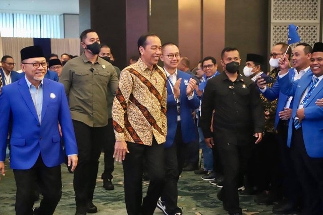 Presiden Joko Widodo menghadiri Rakornas PAN di Semarang, Minggu (26/2/2023). Dihadapan ratusan anggota dan pengurus PAN, Jokowi memuji PAN yang diisi anak muda.