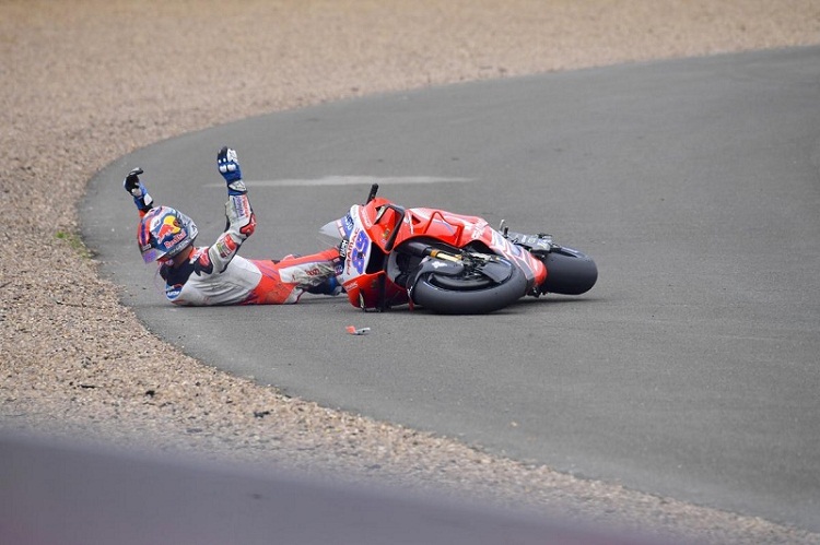 Jorge Martin ditabrak Marc Marquez di MotoGP Inggris 2021. Sp/ MotoGP