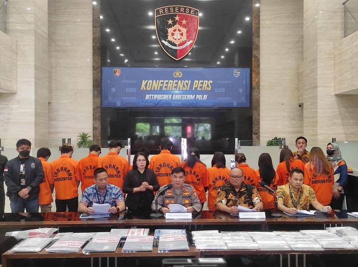 Para tersangka judi online yang beromset miliaran rupiah, berhasil diamankan oleh Bareskrim Polri.