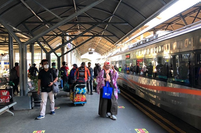 Jumlah perjalanan KA Penumpang di Daop 8 Surabaya yang diakomodasi pada Gapeka 2021, 132 perjalanan KA, naik 1,5% dibanding Gapeka 2019 dengan 130 perjalanan KA. SP/PATRIK CAHYO 