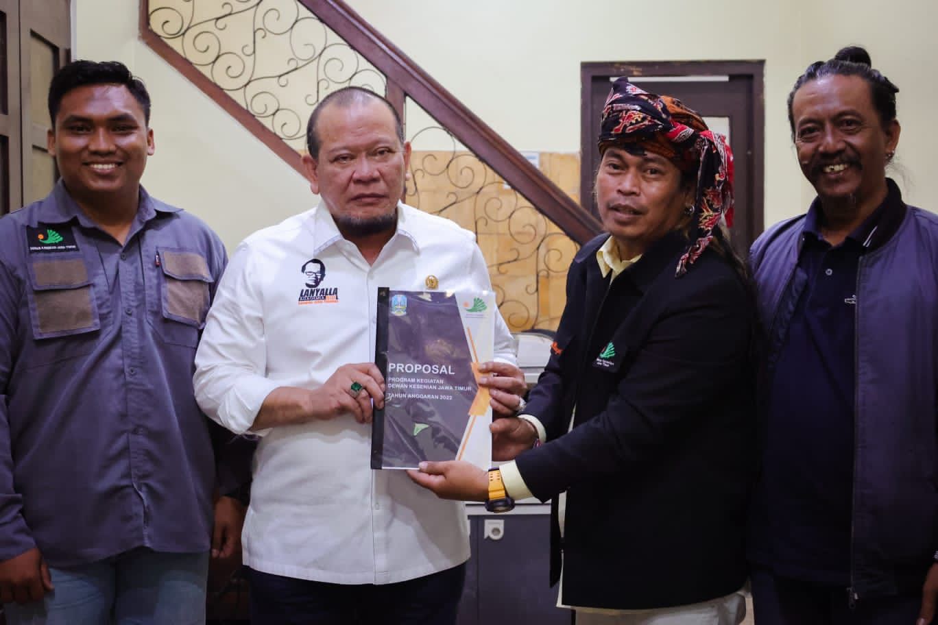 Dewan Kesenian Jatim menemui Ketua DPD RI, AA LaNyalla Mahmud Mattalitti, yang tengah reses. SP/SP