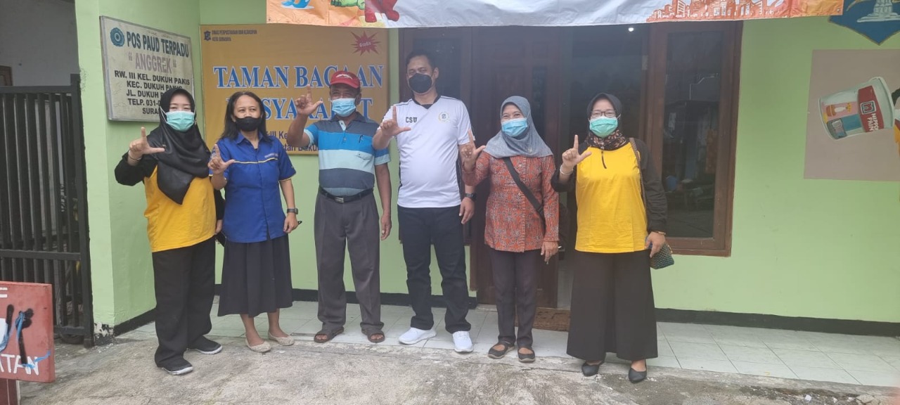 Kunjungan Anggota Komisi D DPRD Kota Surabaya, Cahyo Siswo Utomo ke TBM RW 3, Kelurahan Dukuh Pakis. TBM RW 3. SP/ALQ