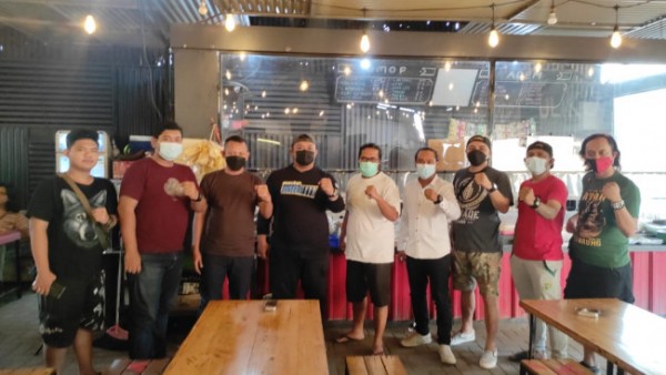 Paguyuban Warkop Surabaya sepakat akan gelar aksi jualan di depan balai kota jika tak ada jawaban dari pemkot terkait pencabutan jam malam selama pandemi. SP/Paguyuban Warkop Surabaya