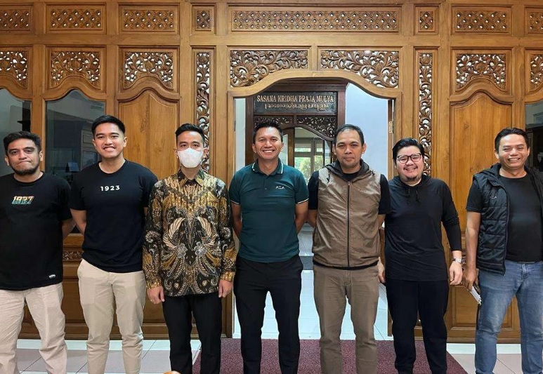 Pertemuan antara Manajemen Persebaya dan Persis di Balai Kota Solo, Senin (24/10/2022).