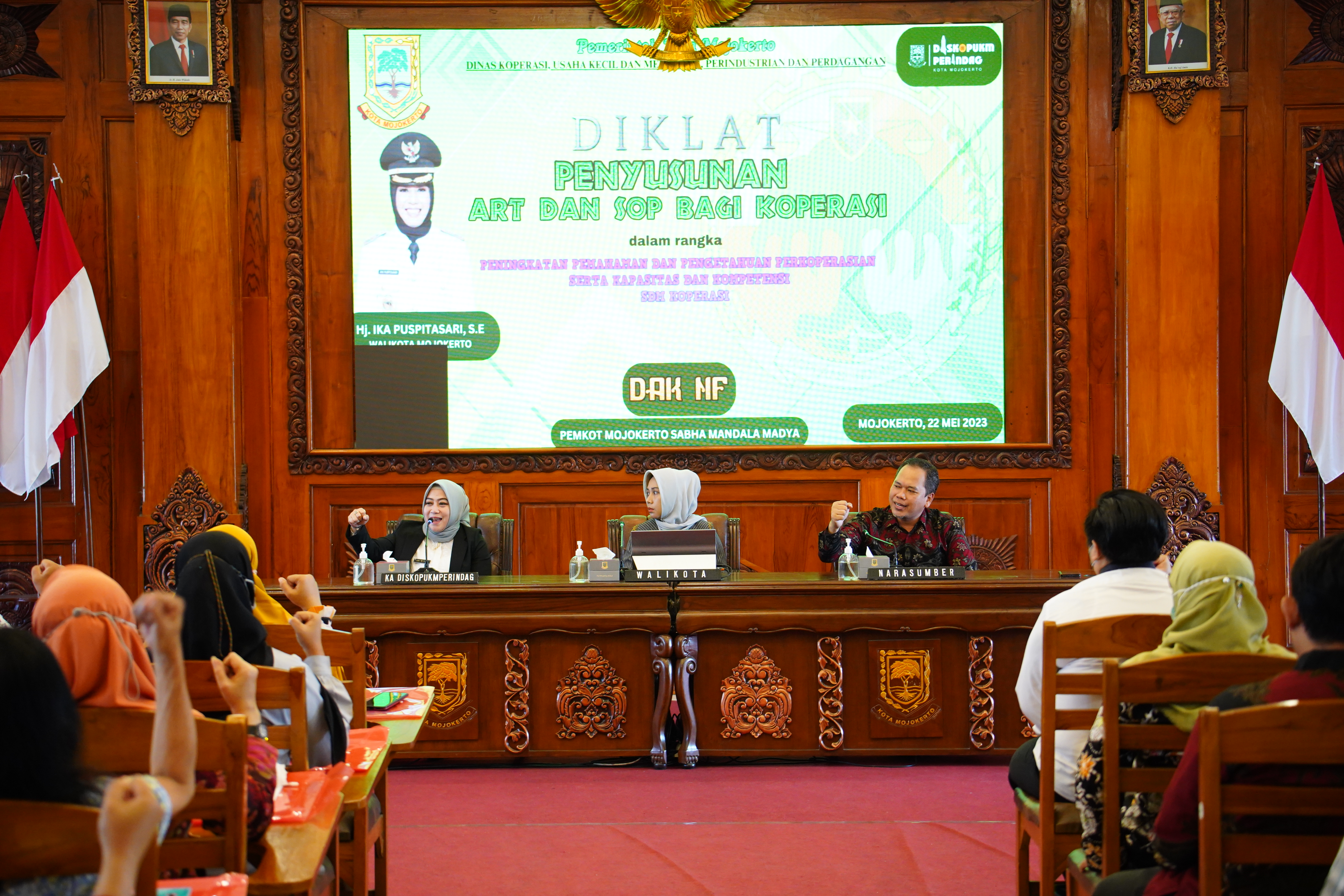 Walikota Mojokerto Ika Puspitasari saat membuka diklat penyusunan AD/ART dan SOP bagi koperasi