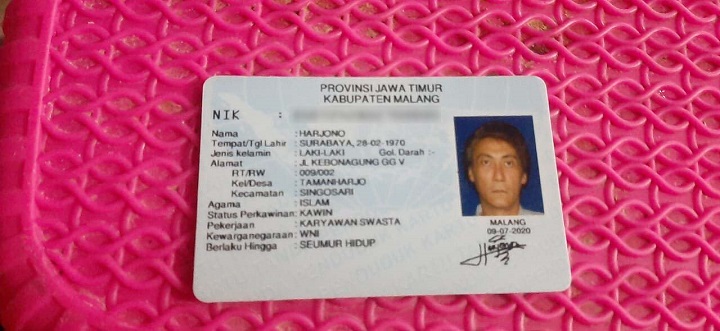 KTP milik pengemudi kendaraan roda empat yang terlibat kecelakaan. SP/Mahbub Fikri