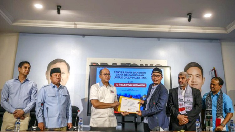 Kampanye perdana, TKN Prabowo-Gibran yang dipimpin Ketua TKN Roslan Roeslani, mensosialisasikan program gerakan makan siang gratis. TKN juga memberi bantuan kemanusiaan untuk Palestina.