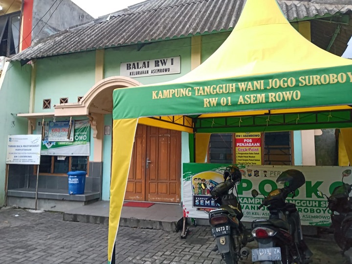 Salah satu posko Kampung Tangguh di Surabaya