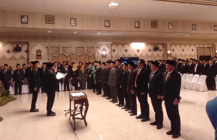 Ratusan pejabat di Lingkungan Pemkab Gresik dilantik oleh Bupati Gresik. SP/ GRS