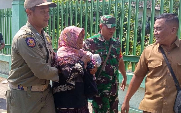 Pengemis Lansia Asal Kediri Terjaring Razia Petugas Gabungan Satpol PP Kabupaten Kediri. SP/ KDR 