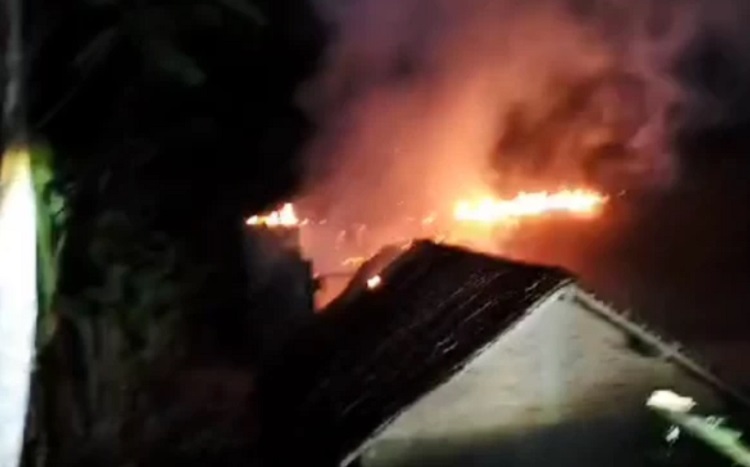 Rumah warga di Pacitan, Kateman hangus terbakar, dilalap si jago merah. SP/ PCT