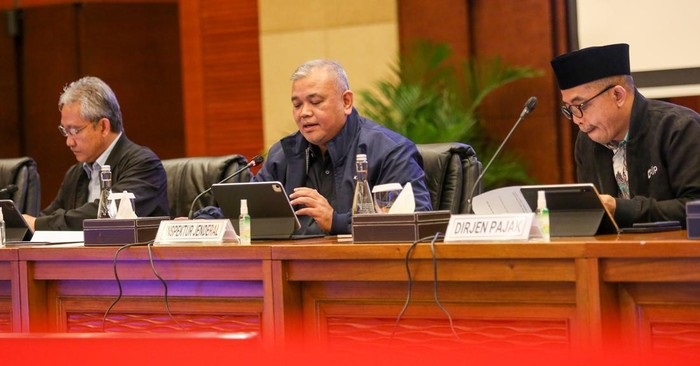 Inspektur Jenderal  Kemenkeu Awan Nurmawan Nuh mengumumkan pemecatan Rafael Alun Trisambodo dari statusnya sebagai ASN institusi Direktorat Jenderal Pajak Kemenkeu.