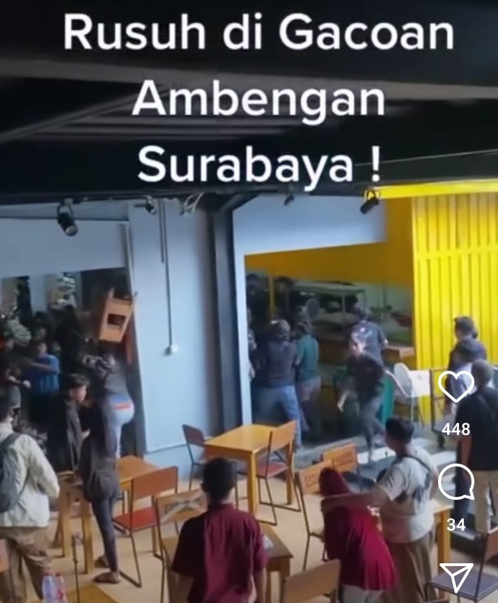 Video keributan Mie Gacoan di cabang Ambengan Surabaya yang viral di media sosial.