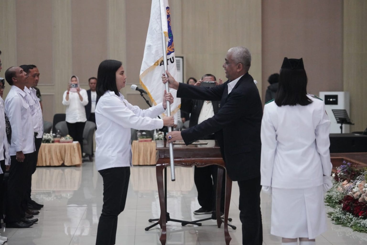 Ganisa Pratiwi Rumpoko saat dilantik menjadi Ketua Umum Askot PSSI Kota Batu periode 2022-2026 di Graha Pancasila, Balai Kota Among Tani.