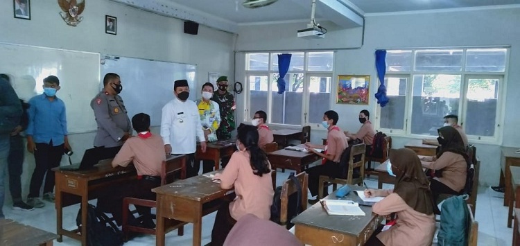 Bupati Jember bersama Forkopimda melaksanakan kunjungan kerja di SMKN 5. SP/ DIK