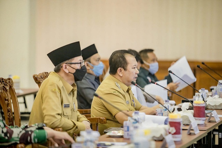 Bupati dan Wabup Jember saat mengadakan rakor pencegahan Covid-19. SP/ Dik