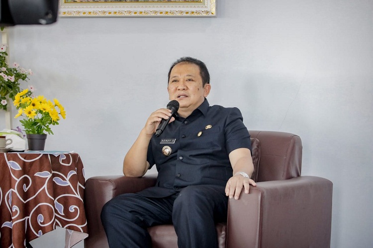 Bupati Jember, Ir. H. Hendy Siswanto menjadi salah satu pemateri dalam literasi digital. SP/ DIk