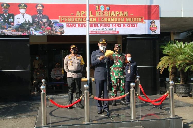 Bupati Yes saat menyampaikan amanat dalam apel gelar pasukan. SP/MUHAJIRIN KASRUN