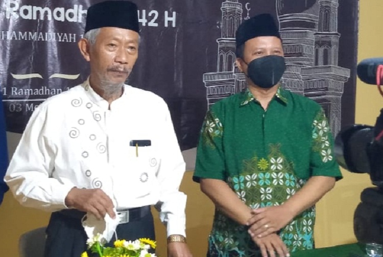 Ketua PW Muhammadiyah Jatim KH Saad Ibrahim bersama Kepala Smamsatu Gresik Ainul Muttaqin. SP/M.AIDID