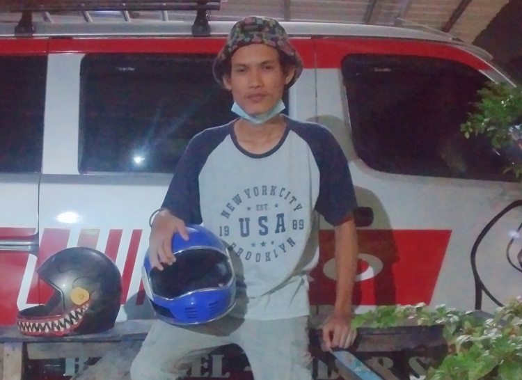 Mas Dimas pengusaha helm custom. SP/ Femal Ishaq